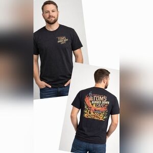 Tom’s Burned Down Café Graphic Tee – Dive Bar Shirt Club – Size L